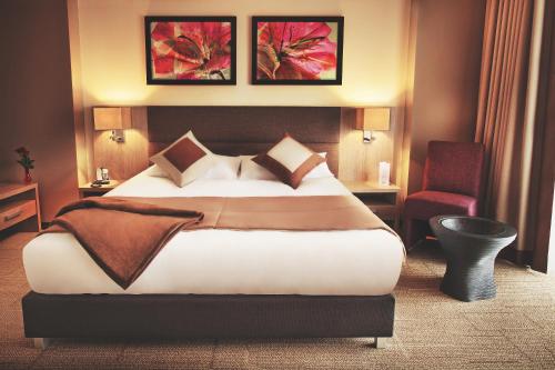 เตียงในห้องที่ Mirotel Resort and Spa