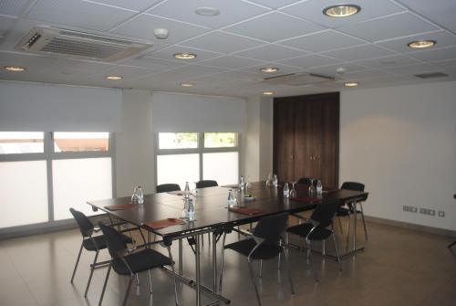a conference room with a long table and chairs at Suites Viena Plaza de España in Madrid