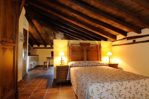 Un pat sau paturi într-o cameră la Las Ollerias
