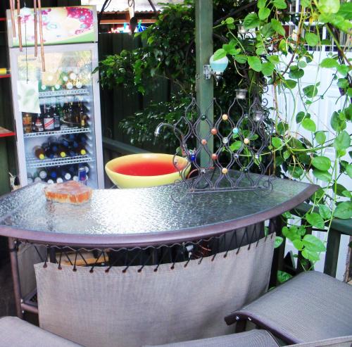 a table with a potted plant on top of it at One32 Guesthouse Paradise in Kingston