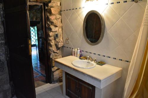 A bathroom at Casa de Piedra