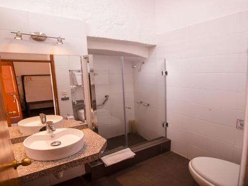 a bathroom with a sink and a shower and a toilet at Las Torres de Ugarte in Arequipa