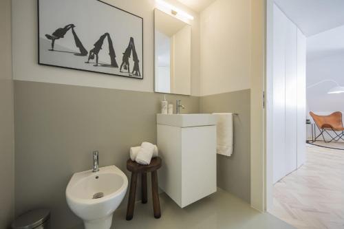 LovelyStay - Penthouse on The Tagus in Alfama tesisinde bir banyo