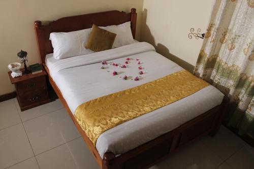 Llit o llits en una habitació de Oluwa Seun Beach Cottages, Mtwapa