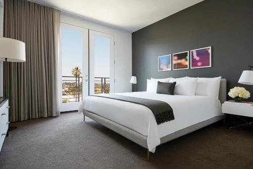 A bed or beds in a room at AKA Beverly Hills