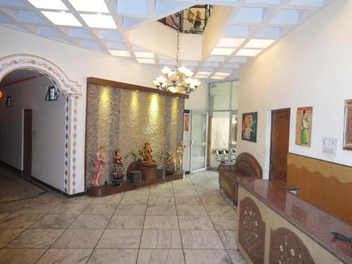 Lobi atau kawasan kaunter penerimaan di Hotel Taj Plaza, VIP Road, Agra