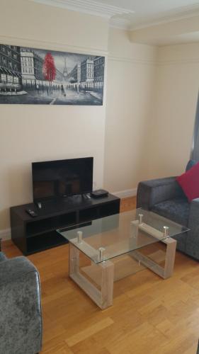 a living room with a coffee table and a couch at Elegant and spacious 2 bedroom in Barnet