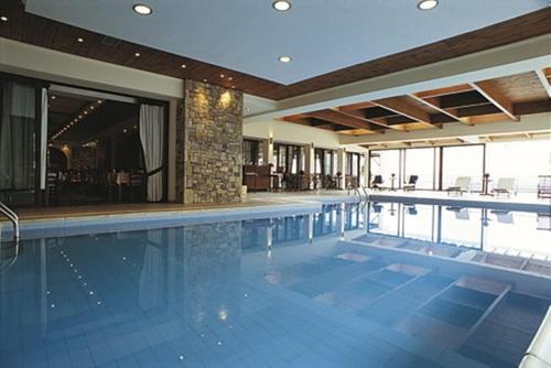 Bazén v ubytování Anemolia Mountain Resort nebo v jeho okolí
