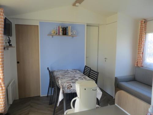 a small room with a table and a couch at Hebergement dans un Domaine à Litteau in Litteau