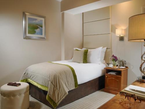 Buswells Hotel Image