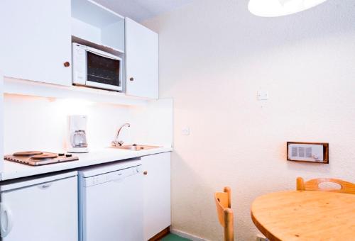 Dapur atau dapur kecil di Residence Les Alpages - maeva Home