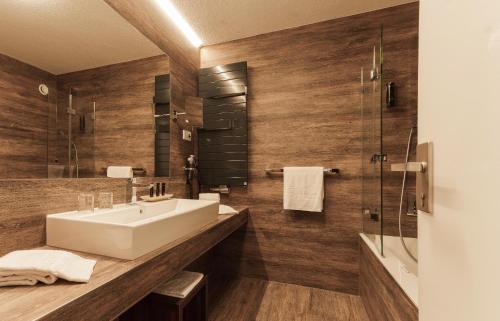 Bilik mandi di MAXX Hotel Jena