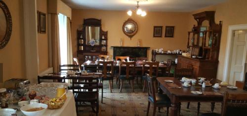 Restaurace v ubytování Meath Arms Country Inn