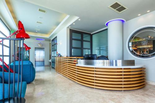 a lobby with a reception desk in a building at Porto Marine Hotel in Platamonas