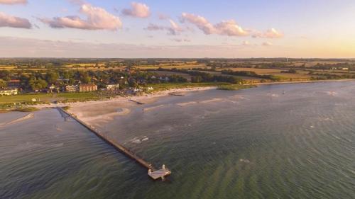 a boat in the water next to a beach at Steiner Strandappartements Appartement 202 Seeseite in Stein
