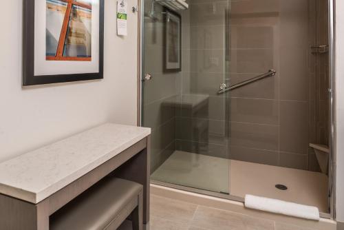 Koupelna v ubytování Hyatt House Raleigh/Rdu/Brier Creek