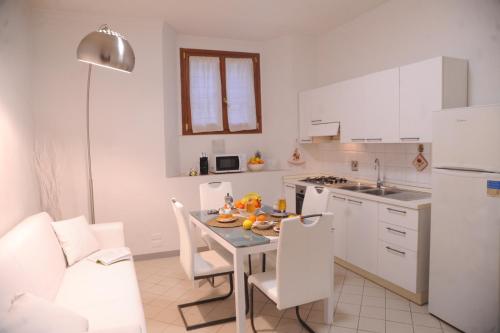 APARTMENT 8