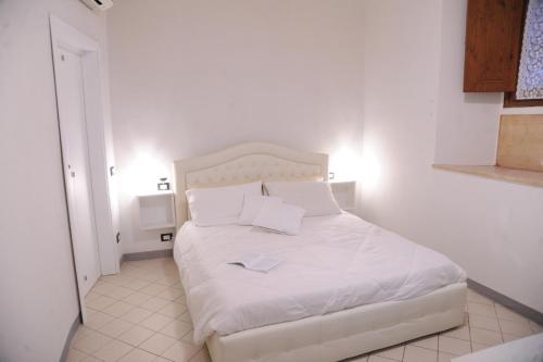APARTMENT 8