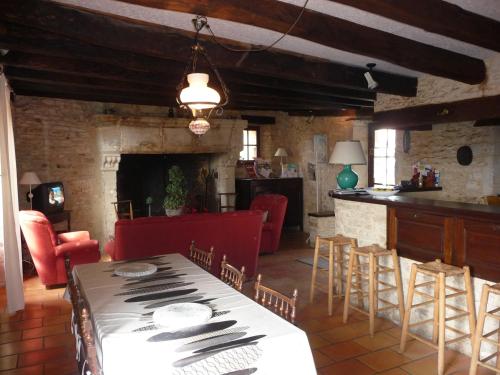 Η κουζίνα ή μικρή κουζίνα στο Maison authentique PERIGORD-QUERCY