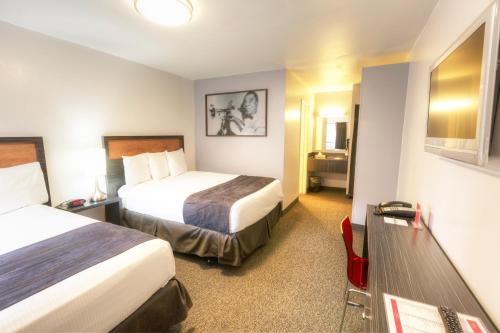 a hotel room with two beds and a table at Hotel Ruby in Spokane