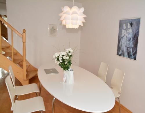 Posezení v ubytování Apartament Przystań w Ustce - 120 m2 - 200 m od plaży Mickiewicza 2