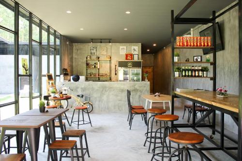 O lounge ou bar de The Simple Koh Yao Noi