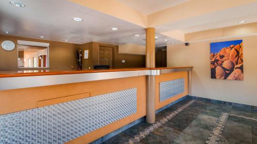 Η κουζίνα ή μικρή κουζίνα στο Cajon Pass Inn