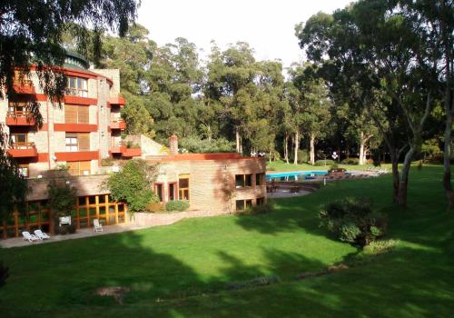 Κήπος έξω από το Hotel del Bosque