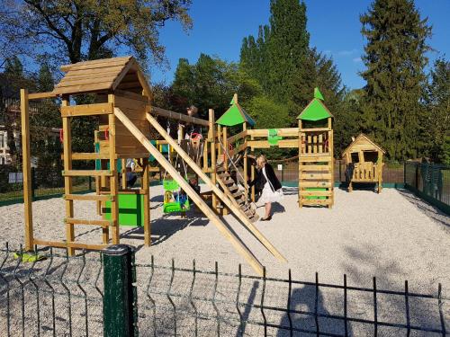 Kawasan permainan kanak-kanak di Chateau de Quesmy