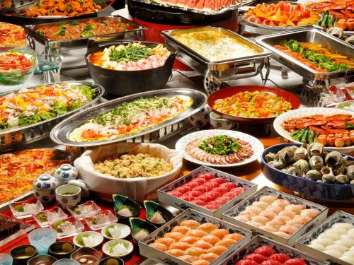 a buffet filled with lots of different types of food at Riverside Uedakan in Chikuma