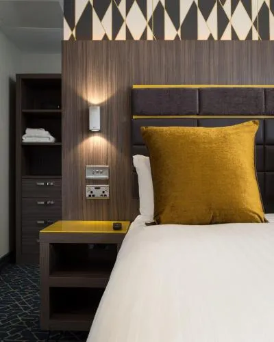 Roomzzz Manchester Victoria photo 14
