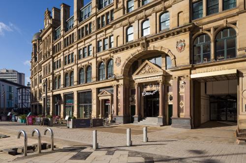 Roomzzz Manchester Victoria photo 25
