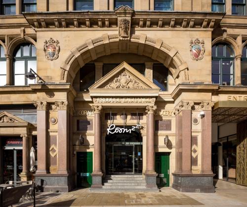 Roomzzz Manchester Victoria photo 26