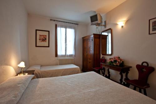 מיטה או מיטות בחדר ב-Hotel Locanda Salieri