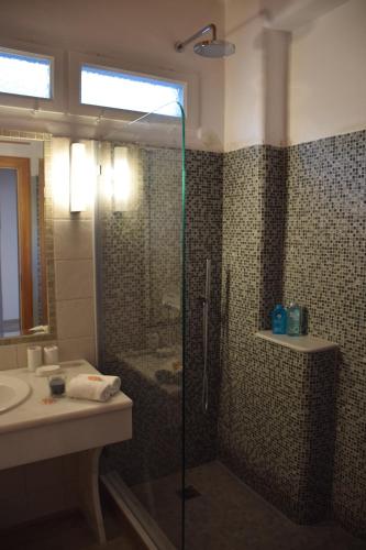 Andromeda Mykonos Villas & Suites tesisinde bir banyo