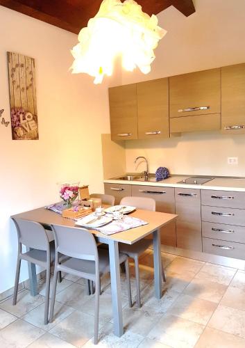 a kitchen with a table with chairs and a sink at villaggio casina del duca in Pescolanciano