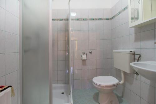 a bathroom with a toilet and a sink and a shower at Apartman Dragica in Mali Lošinj