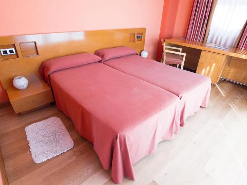 Cama o camas de una habitación en Hotel La Estación de Luanco