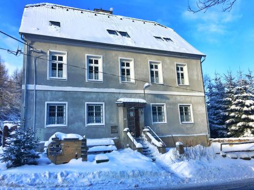 an old house covered in snow in the snow at Hájovna Svahová in Boleboř