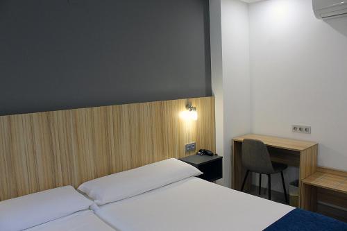 Tempat tidur dalam kamar di Hotel Altiana