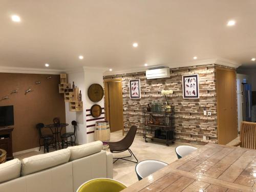 HENRI'S APARTMENTS - Pateo de Santo António
