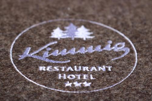 a logo for a restaurant hotel on a table at Hotel Kimmig in Bad Peterstal-Griesbach