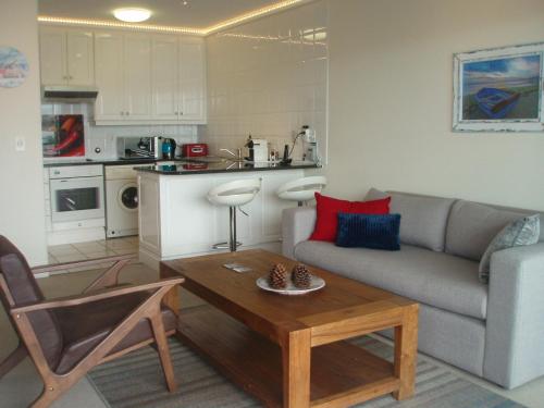 Η κουζίνα ή μικρή κουζίνα στο WATERFRONT 15 QUAY WEST