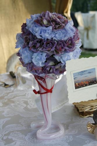 a vase filled with blue and purple flowers on a table at Il Baraccotto in Lucignano
