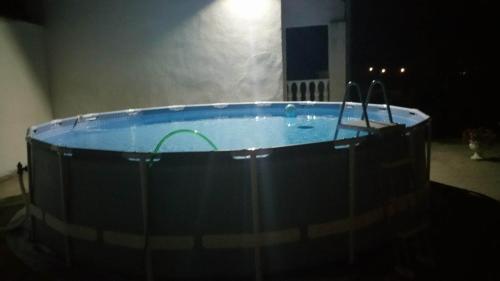 Piscina de la sau aproape de Penzion Gapa