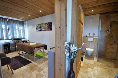 Koupelna v ubytování Chalets Petry Spa & Relax