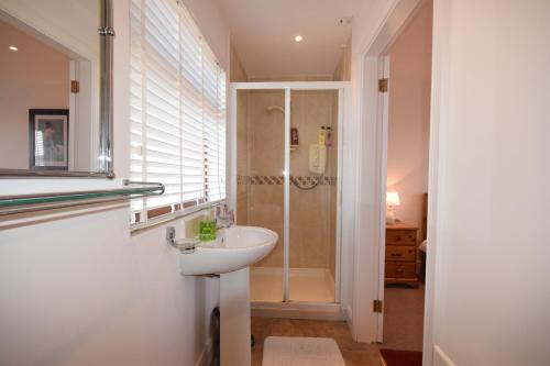 Inishclare Cottages tesisinde bir banyo