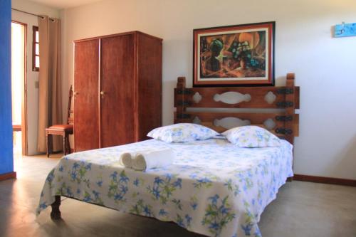 Un pat sau paturi într-o cameră la Pousada Vista Bela