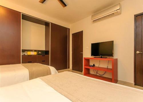 Habitación de hotel con 2 camas y Tv LED. en Sabbia 431012 by Tripintravel, en Playa del Carmen