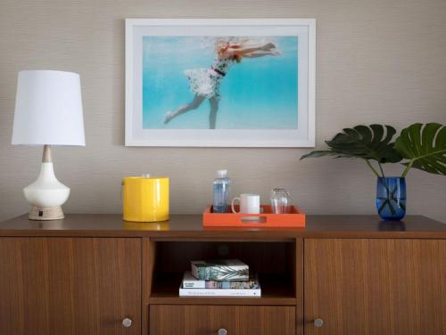 a table with a lamp and a picture on the wall at Dream Inn Santa Cruz in Santa Cruz